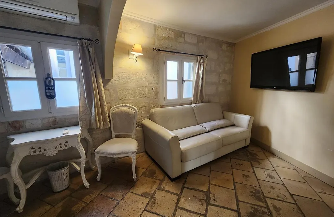 Hotel Du Palais Des Papes-1