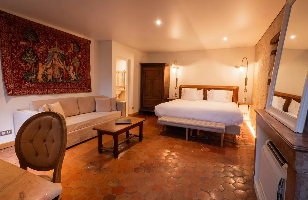 Les Remparts Hotels Et Demeures Historiques-1