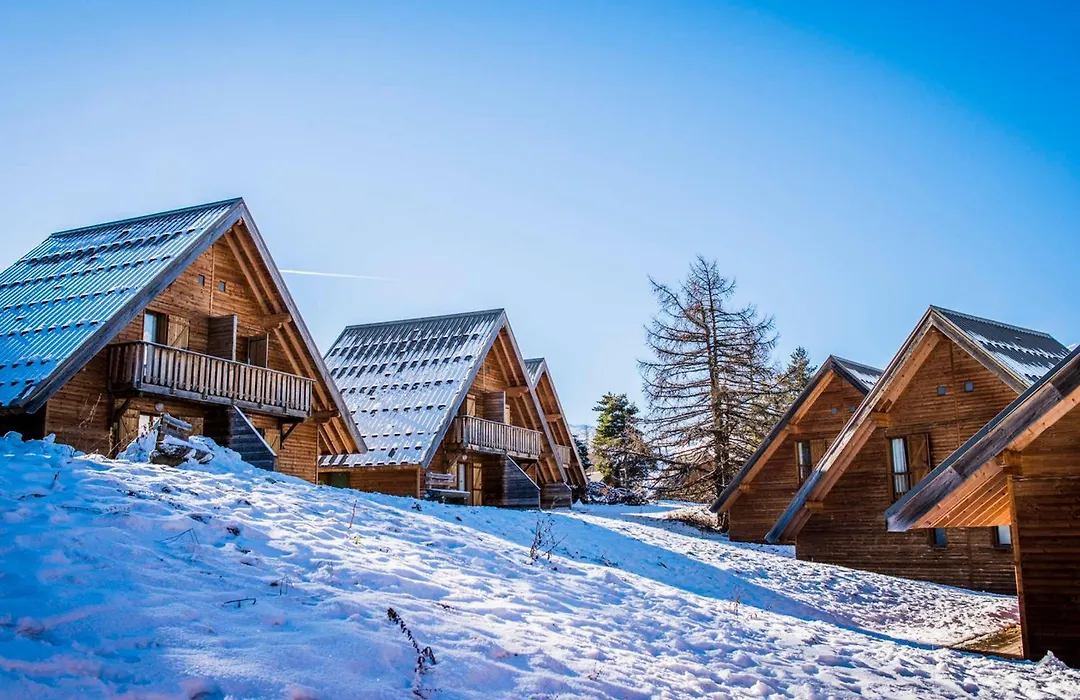 Chalet mitoyen rénové 3 pièces, 7 pers, terrasse, parking, animaux admis - FR-1-504-69-1