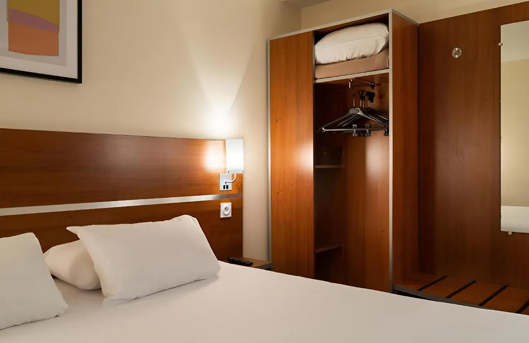 Comfort Hotel Aeroport Lyon St Exupery-1