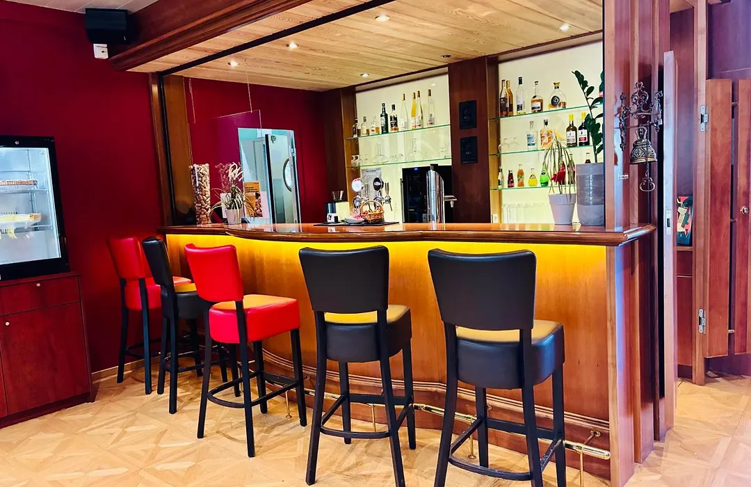 Logis Hotel-Restaurant Aux Trois Roses-1