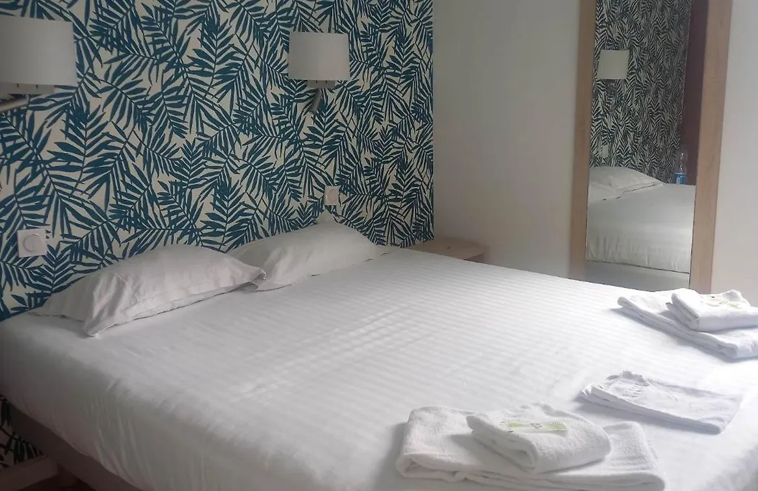 Hotel De La Mer-1