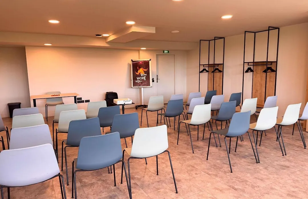 Ibis Lunel Petite Camargue-1