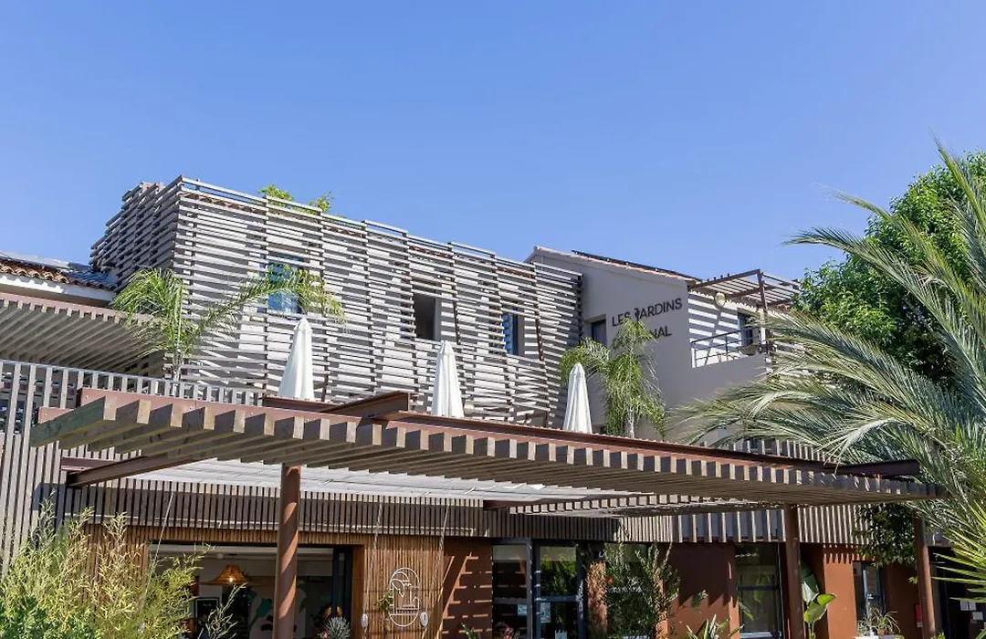 Hotel Les Jardins Du Canal - Piscine Chauffee A 28 Degres - Parking Gratuit - Garage - Bornes Electriques - Accueil Velos Et Motos - Kids Friendly-Solaire Ecoresponsable-1