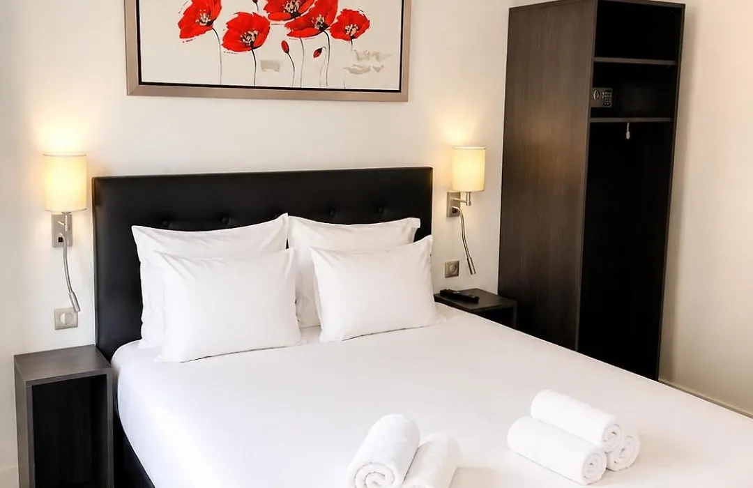 Hotel Douglas-1