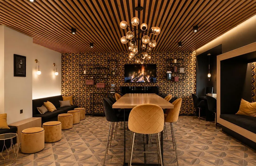 Logis Hotel Center-1