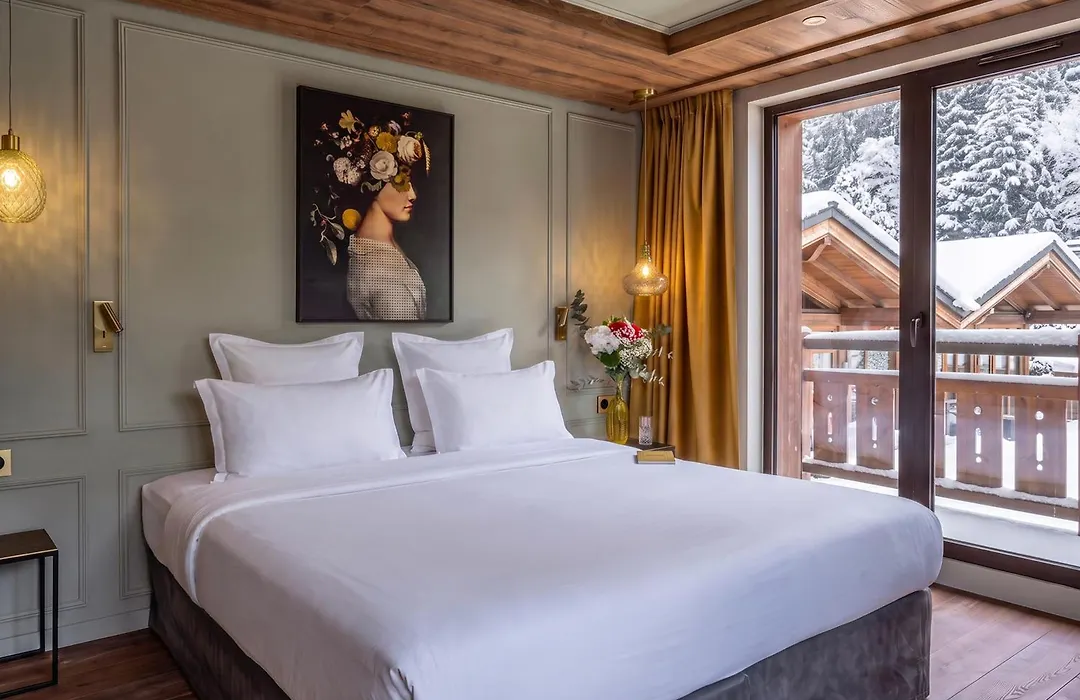 Lizzie Hotel-1