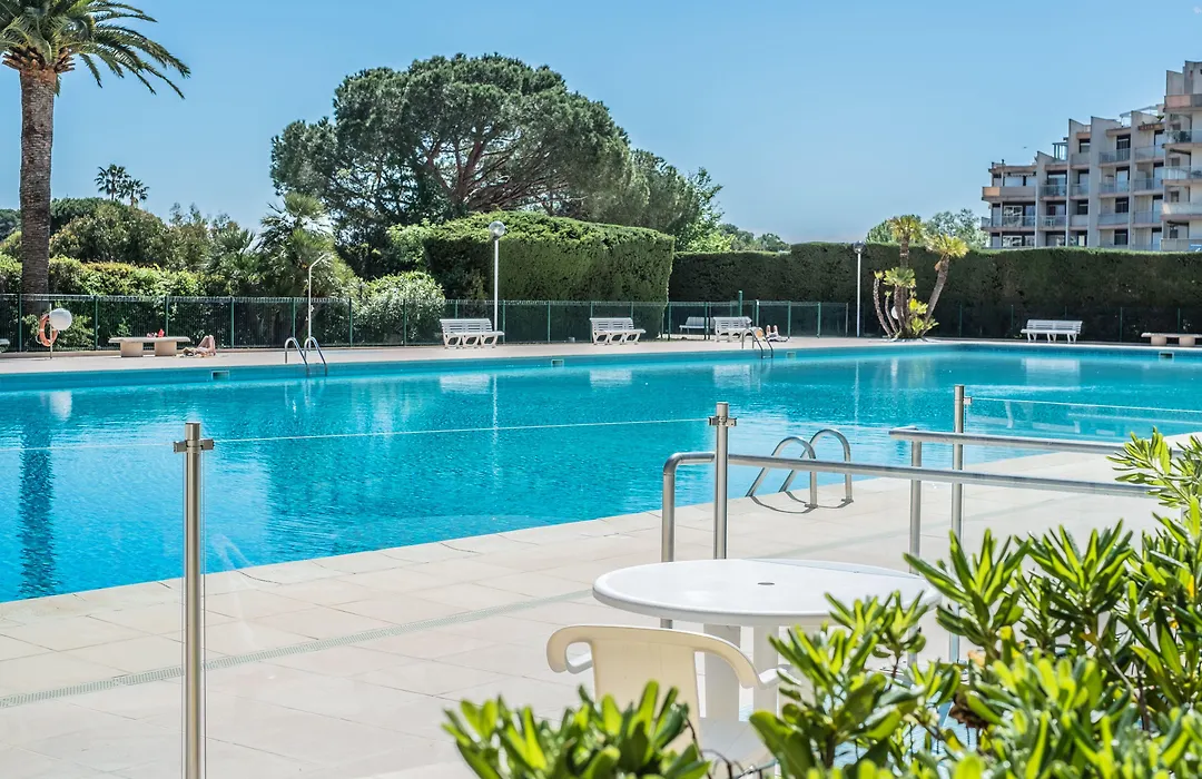 Appart Hotel Mandelieu-1