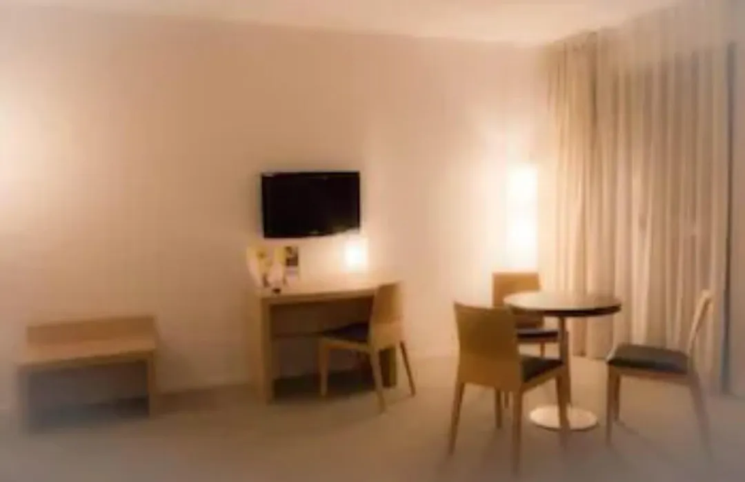 Esatitude Hotel-1