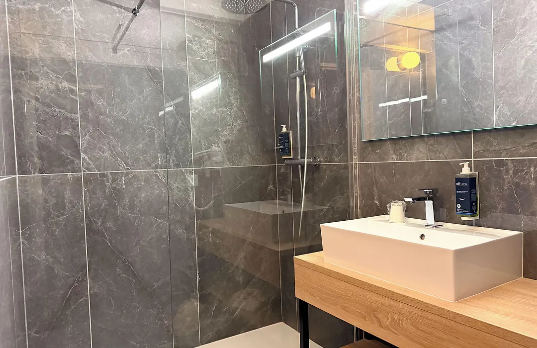 Brit Hotel Confort Gien-1