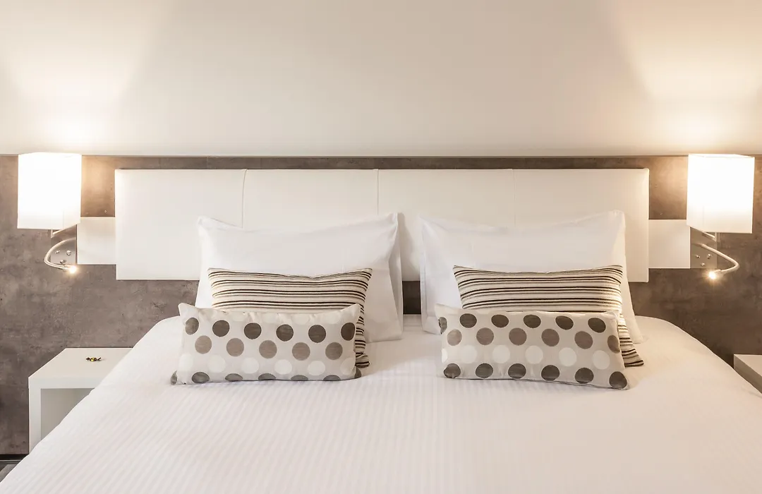 Au Comté d'Ornon Hôtel&Spa-1