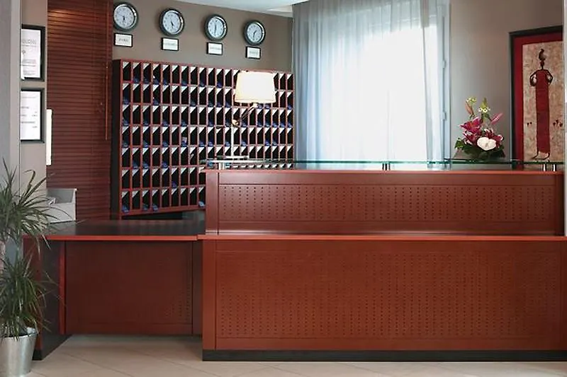 Hotel Hilton Orly Airport-1