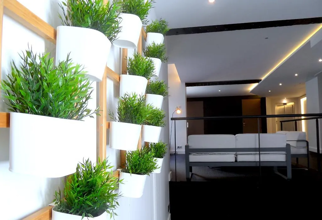 Studio luxe hyper centre piscine-1