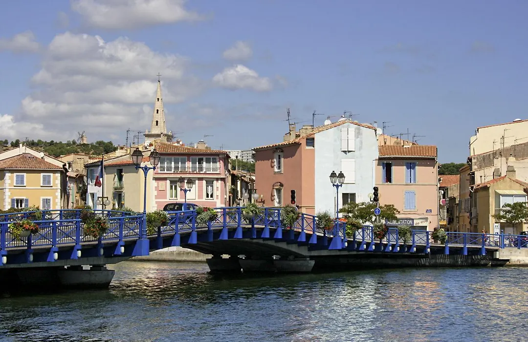Kyriad Direct Martigues-1