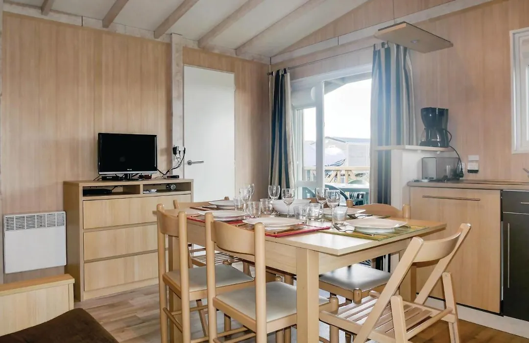 Gorgeous Home In Grandcamp Maisy-1
