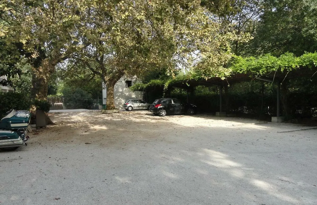 Hotel De L'Ile-1
