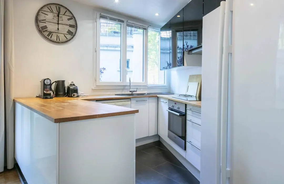 Paris City - Spacious 3 Rooms Flat For Families - 3 Minutes From Metro Station-1