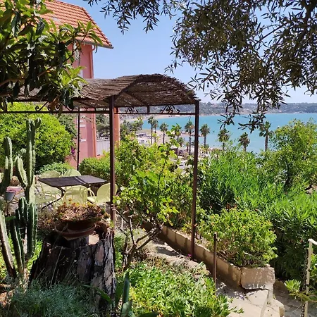 Les Galets Hotel Et B&B-2