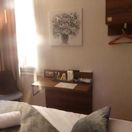 Hotel Le Rochegude-3