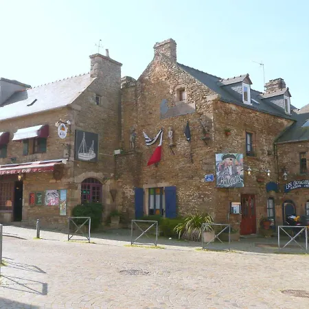 Semi-Detached House With Communal Pool, Le Conquet-2