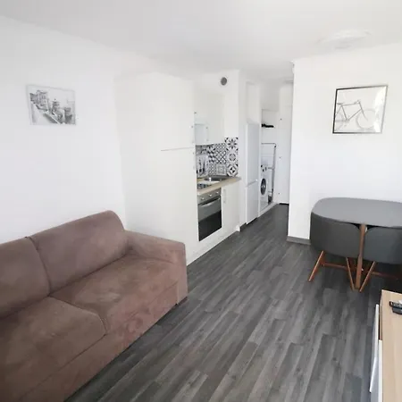 Superbe 2 pièce tout confort , PISCINE /AC/PARKING-2