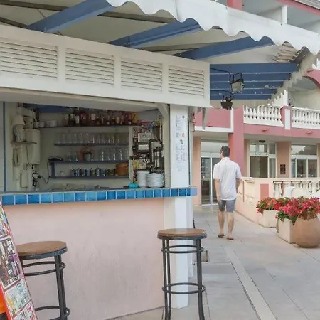 Superbe 2 pièce tout confort , PISCINE /AC/PARKING-3