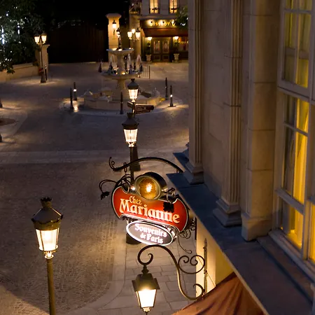 Disney Hotel New York - The Art Of Marvel-3