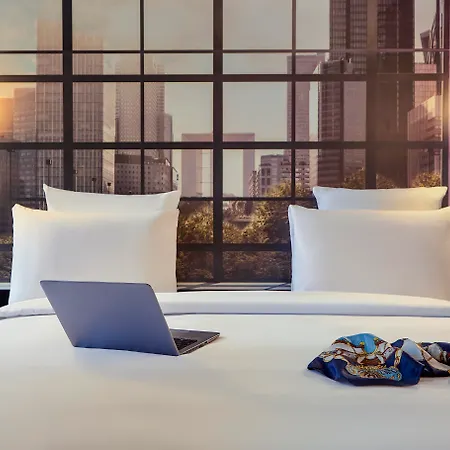 Mercure Paris La Defense Grande Arche-3