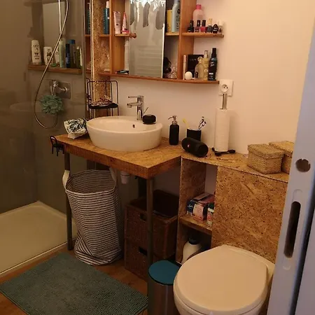 Studio Avec Mezzanine 2/4 Pers A 5 Mn Du Metro-3