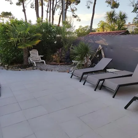 Chalet Proche Plage Avec Piscine Privee Et Jacuzzi.-2