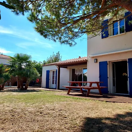 Maison Familiale Avec Piscine Chauffee-3