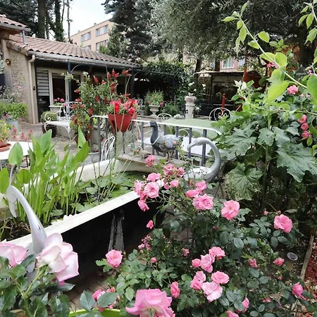 Maison d'Hôtes et Roulotte Le 6 Bis-3