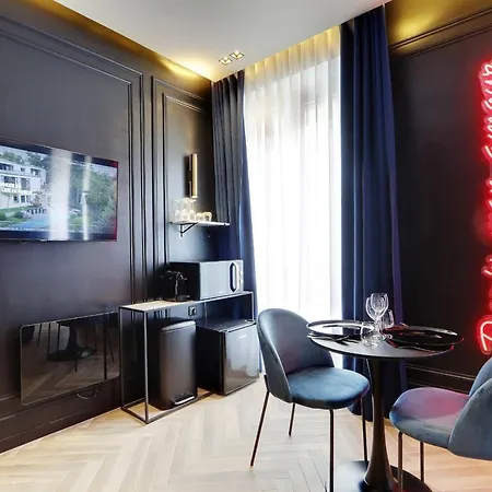 Couples Getaway Unit With Jacuzzi - City Center-2