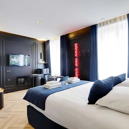 Couples Getaway Unit With Jacuzzi - City Center-3