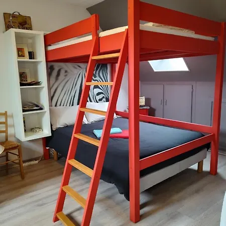 Studio au 2e étage de notre maison de ville-2