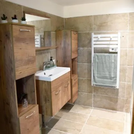 Maison d'hotes - chambre-kitchenette-salle de bain-espace extèrieur-2