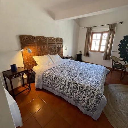 Chambres d' hôtes l'Escalo à Moutiers-Ste-Marie (04360)-3