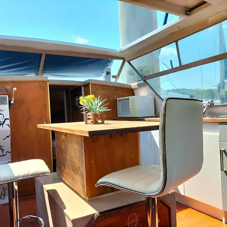 Bateau Pearl-2
