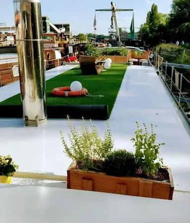 Captain'S Cabin: Cosy Flat On A House Boat-3