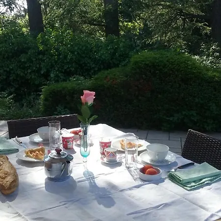 Chambre Dans Maison Avec Piscine Et Cuisine-2