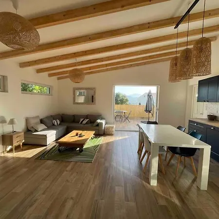 Petite maison avec terrasse.-3