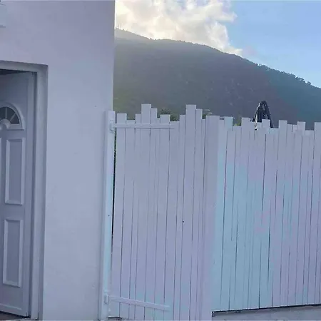 Petite maison avec terrasse.-2