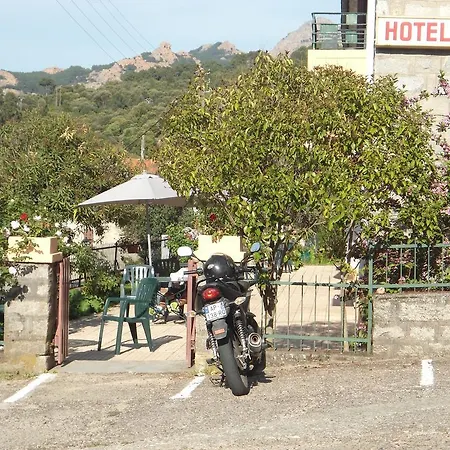 Hotel Les Calanques-3