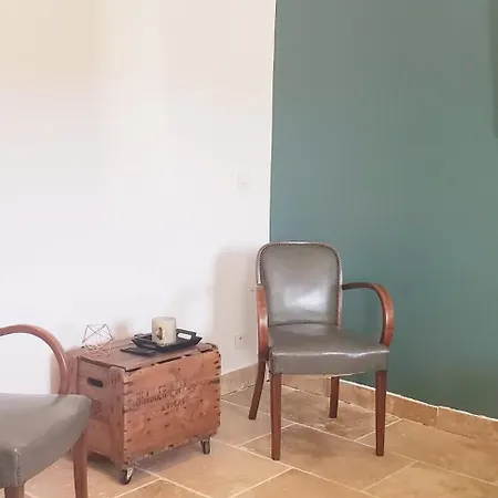 Les Lauriers chambre indépendante avec terrasse privée-2