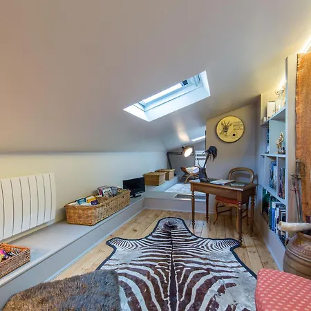 Room In Guest Room - This 10Th Century Home Sits In An Extraordinary Setting In The Center Of Orleans-3