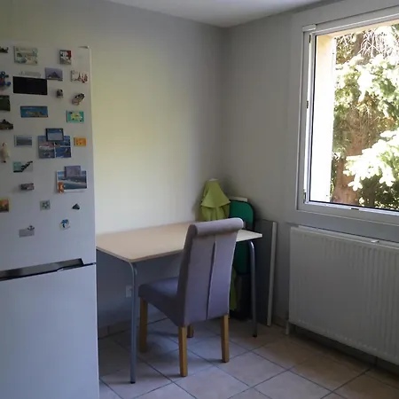 Chambre Dans Maison Avec Piscine Et Cuisine-3