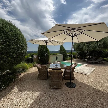 Le Mazet d'Emilia avec jardin et piscine privés-3