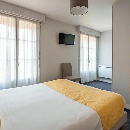 Hotel Val De Loire-2