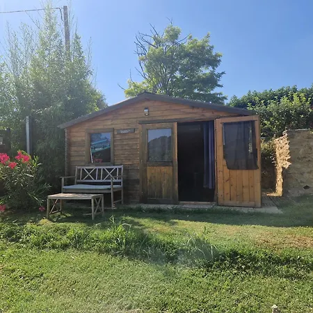 Locations insolites vie en plein air cabane et tipi Bastide Bellugue maison d'hôtes reseau Bienvenue à la ferme à 3 mn de lourmarin-3