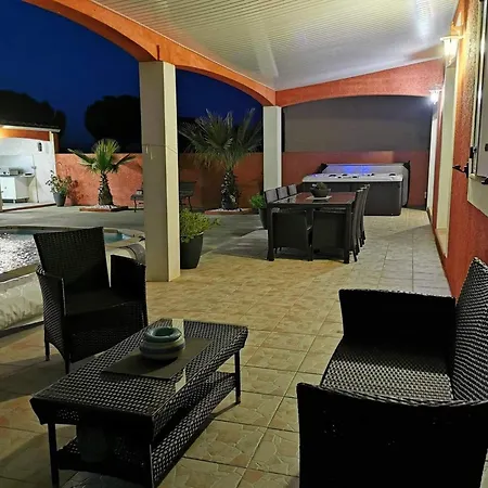 Villa Elegante A Carcassonne Avec Jardin Et Jacuzzi-2